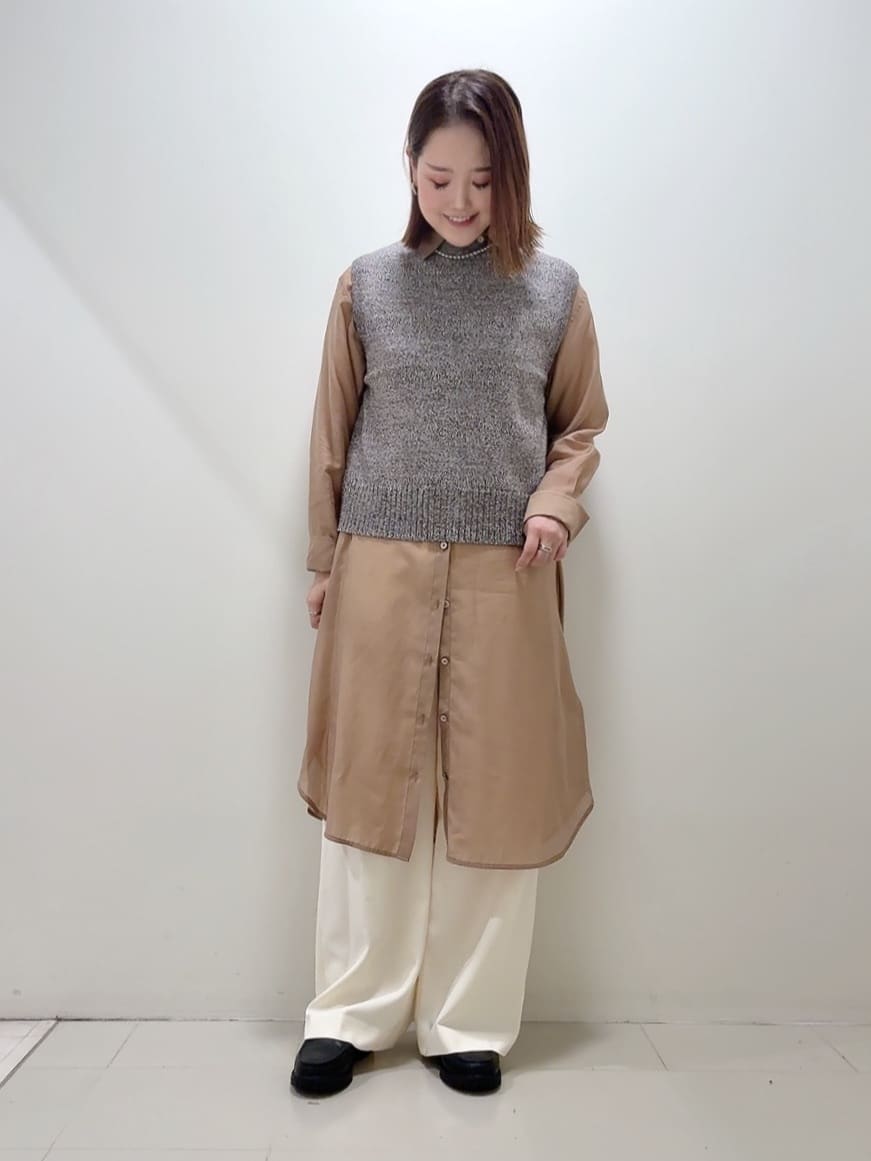 YUIさんの「UNTITLED｜【重ね着レイヤードに】杢調ニットベスト」を使ったコーディネート