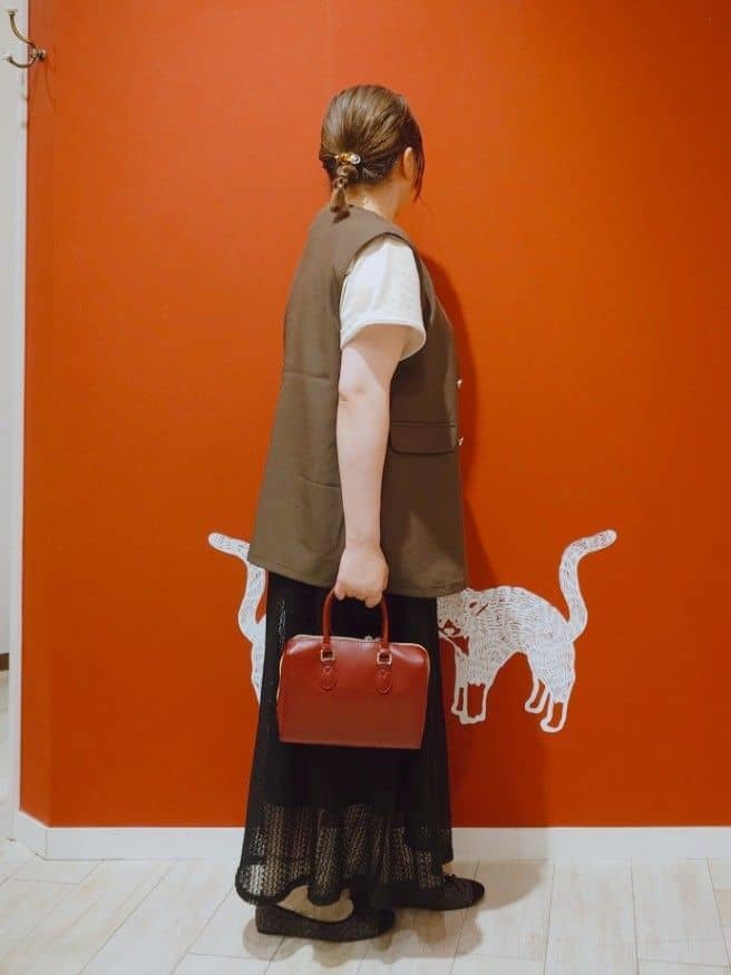 みぃーこさんの「SHOO･LA･RUE｜【S-LL/セットアップ可/洗濯後しわになりにくい】ダブルベスト」を使ったコーディネート