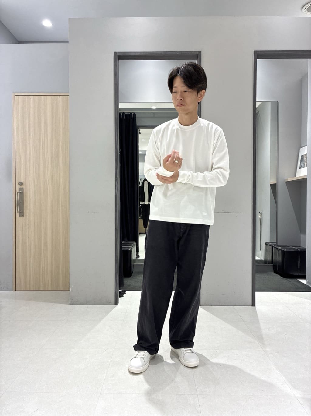 わいずみさんの「TAKEO KIKUCHI｜【3D ナイロン ストレッチ】ジップアップ フードブルゾン」を使ったコーディネート