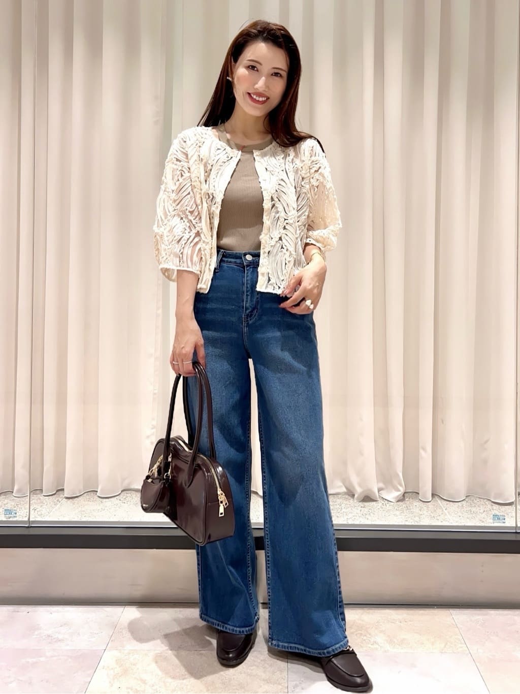 maiさんの「OPAQUE.CLIP｜シアー刺繍レース前開きブラウス【洗濯機洗い可】」を使ったコーディネート