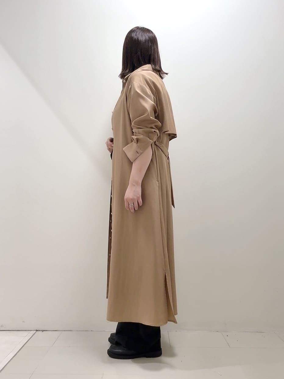 YUIさんの「UNTITLED｜【前開きボタン/ベルト付/羽織シャツ/】2WAYトレンチ風ワンピース」を使ったコーディネート