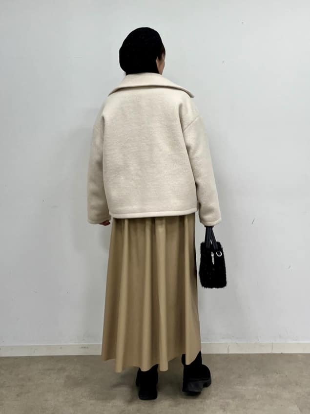 ゆっきーさんの「SHOO･LA･RUE｜【S-LL】大人の抜け感 合皮フレアスカート」を使ったコーディネート