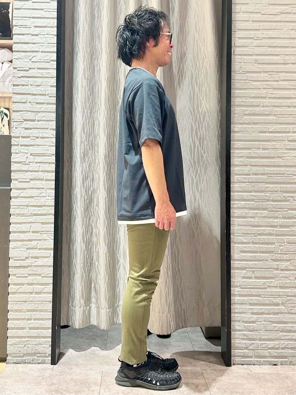 KENJI Iさんの「THE SHOP TK｜楊柳フェイクレイヤード半袖Tシャツ 【吸水速乾/毛玉になりにくい/洗濯機OK】」を使ったコーディネート