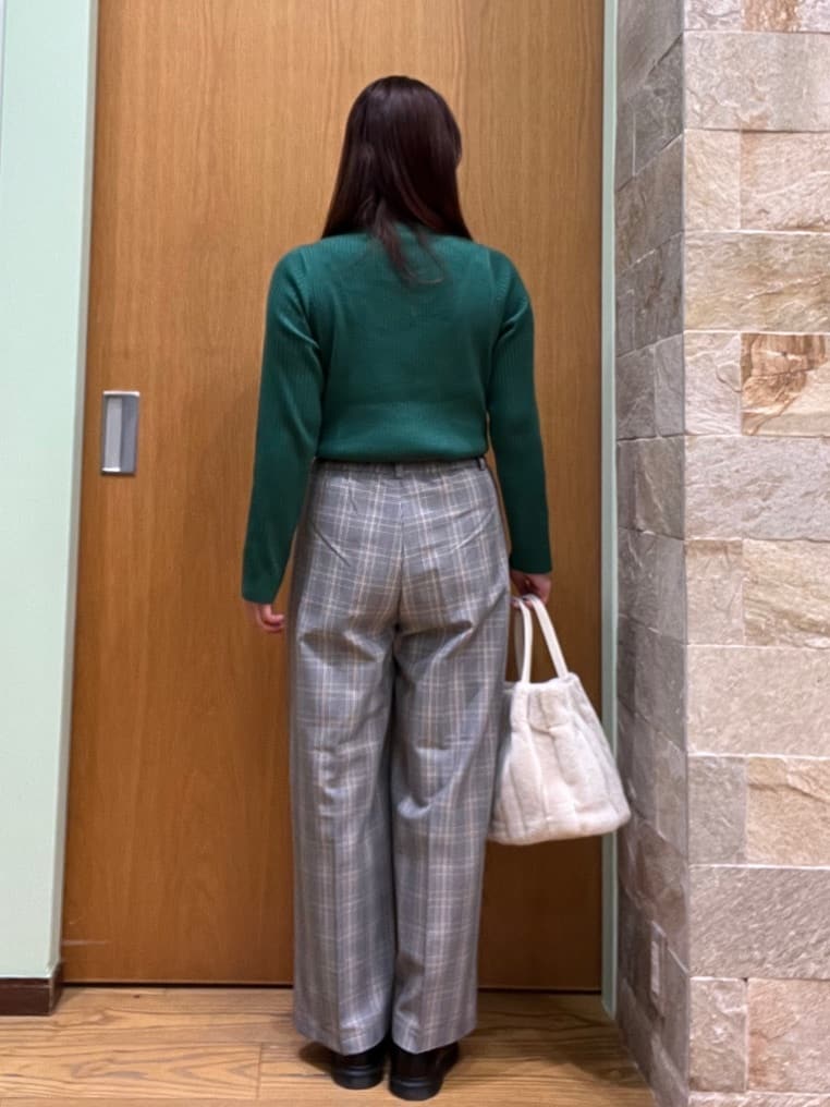 ゆっきーさんの「SHOO･LA･RUE｜【洗濯機可/S-LL】すっきり上品きれい見え タックワイドパンツ」を使ったコーディネート