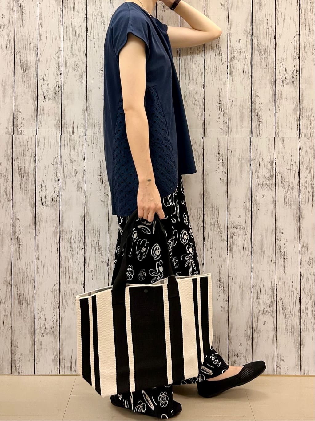 ちぐささんの「SHOO･LA･RUE｜【S-LL/体型カバー】インせずサマ見え レースドッキングトップス」を使ったコーディネート