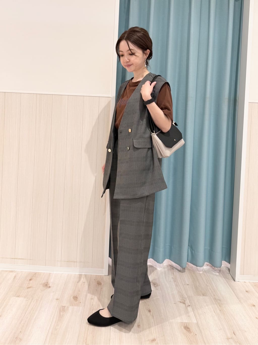 長女さんの「SHOO･LA･RUE｜【S-LL/セットアップ可/洗濯後しわになりにくい】ダブルベスト」を使ったコーディネート