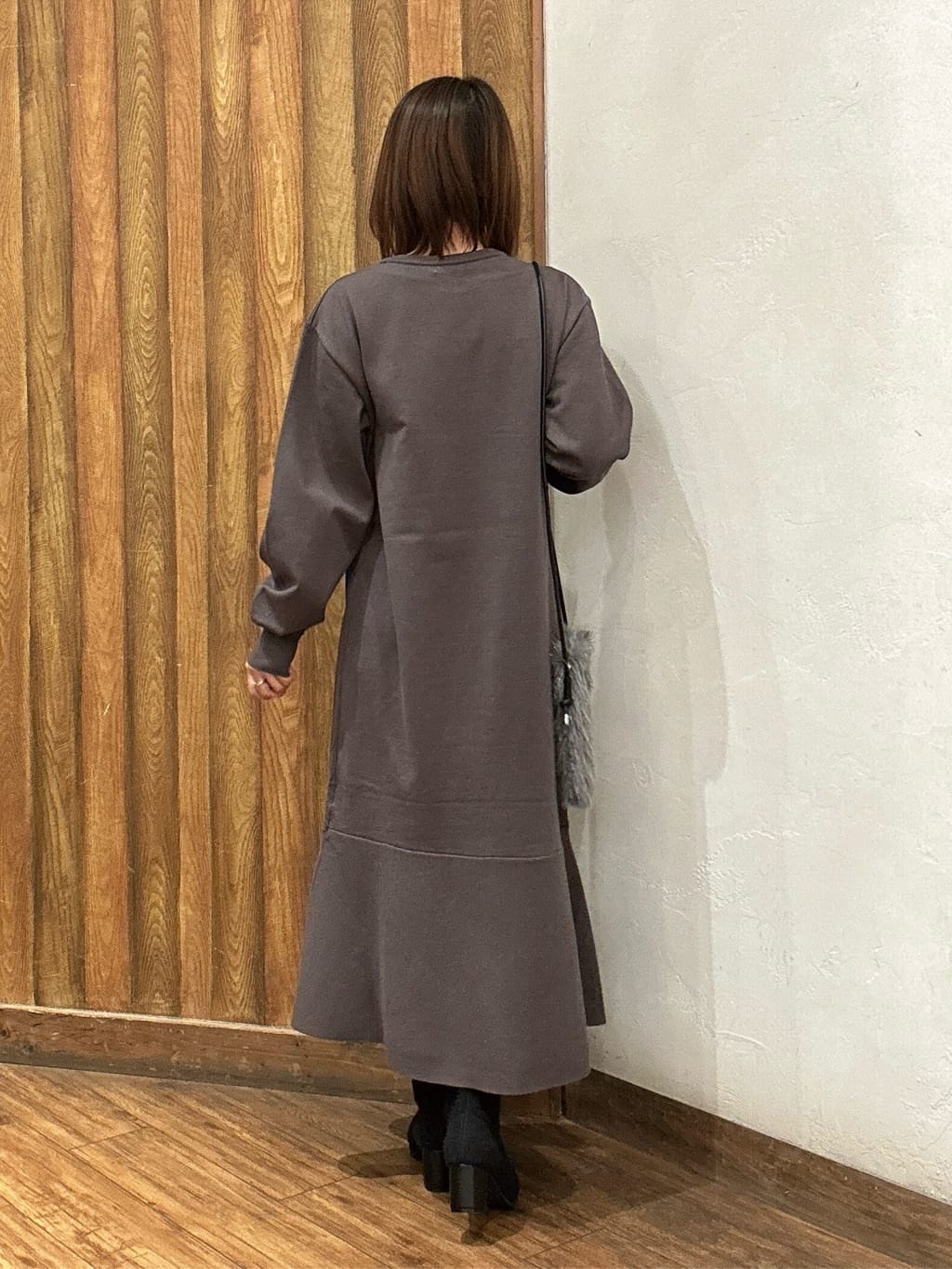 saaさんの「SHOO･LA･RUE｜【洗濯機可/S-LL】スタイルがすっきりに見える 裾マーメイドニットワンピース」を使ったコーディネート