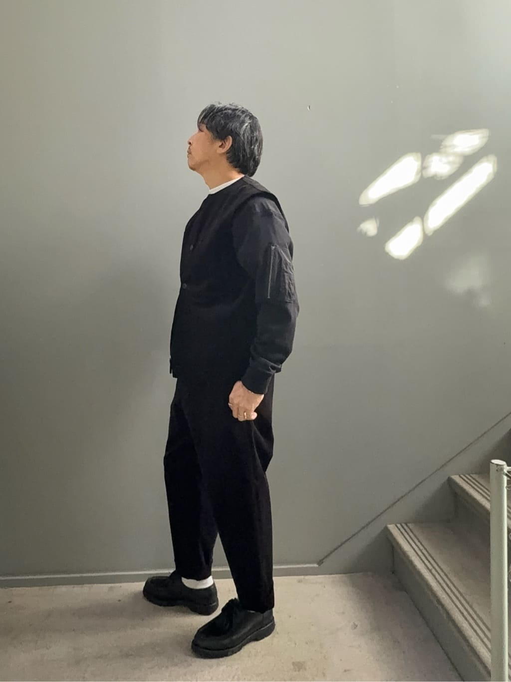 デザイナーTAKEman さんの「TAKEO KIKUCHI｜【Sサイズ～】コーデュロイ4パッチポケットヴェスト」を使ったコーディネート