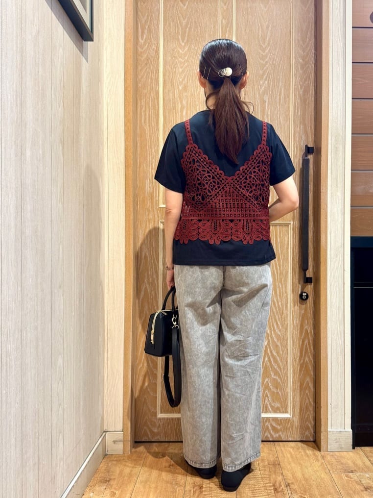 KAORIさんの「SHOO･LA･RUE｜【2点セット/ひんやり】レースビスチェ＋Tシャツ」を使ったコーディネート