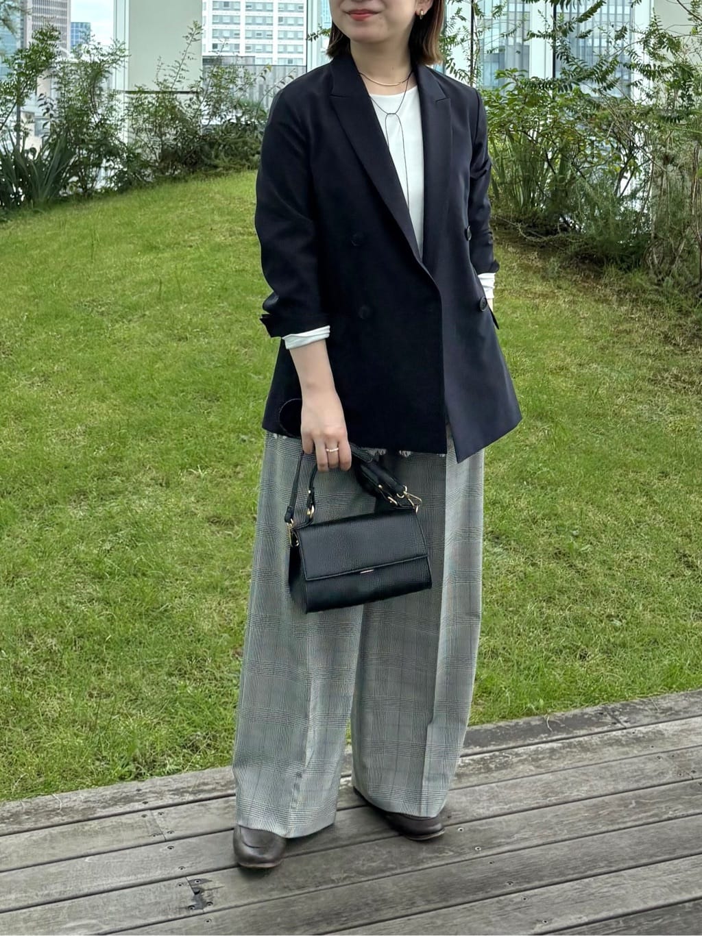 sakuさんの「INDIVI｜【褒められパンツ】ワンタックワイドパンツ」を使ったコーディネート