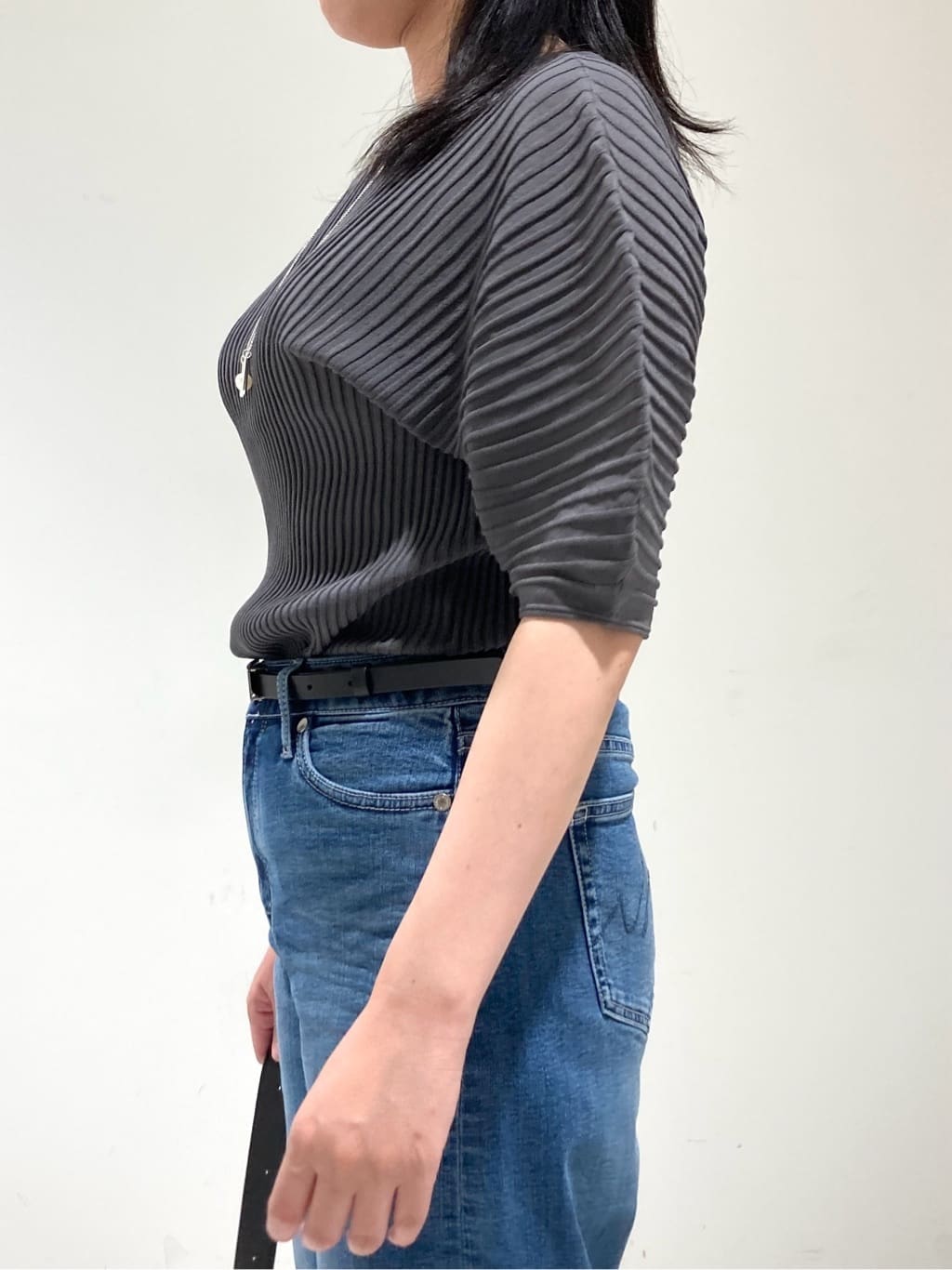 momokoさんの「INDIVI｜【二の腕カバー／スタイルアップ】ドライタッチストレッチニット」を使ったコーディネート