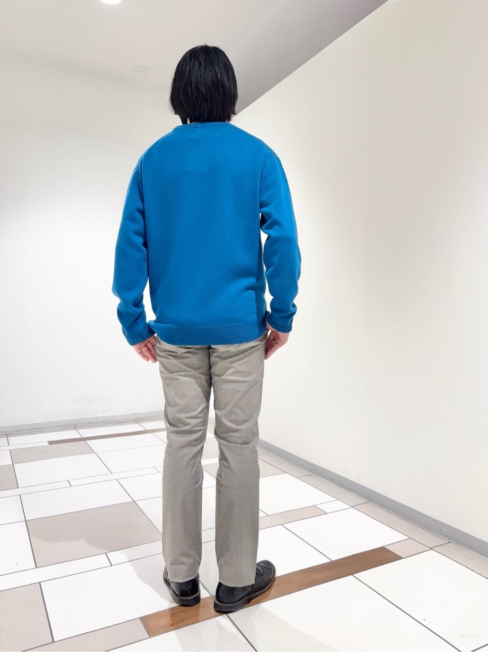 及川さんの「TAKEO KIKUCHI｜【Air Palette Knit】ワンポイント カラーニット プルオーバー」を使ったコーディネート