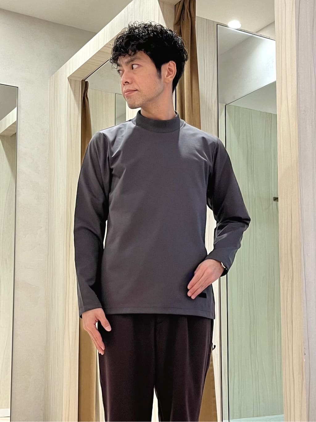 URAさんの「TAKEO KIKUCHI｜アンチピリング ジップアップ ニット」を使ったコーディネート