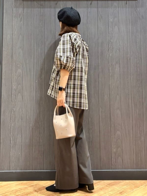 meiさんの「SHOO･LA･RUE｜【S-LL/洗濯後しわになりにくい】ランタンスリーブで女性らしく 5分袖スキッパーブラウス」を使ったコーディネート