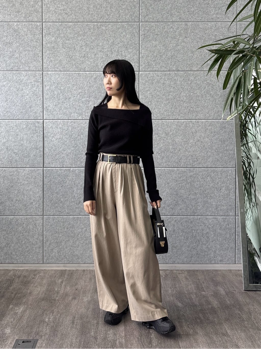 rinaさんの「INDIVI｜【再入荷】アシメオフショルニット」を使ったコーディネート