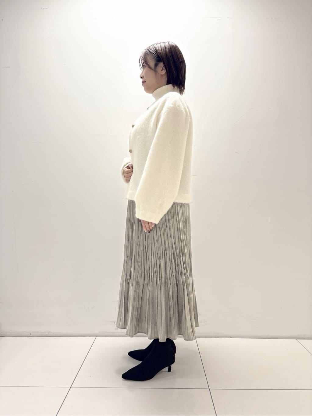 ayumiさんの「UNTITLED｜【ジャケット風/メタルボタン】アルパカ混シャギーカーディガン」を使ったコーディネート