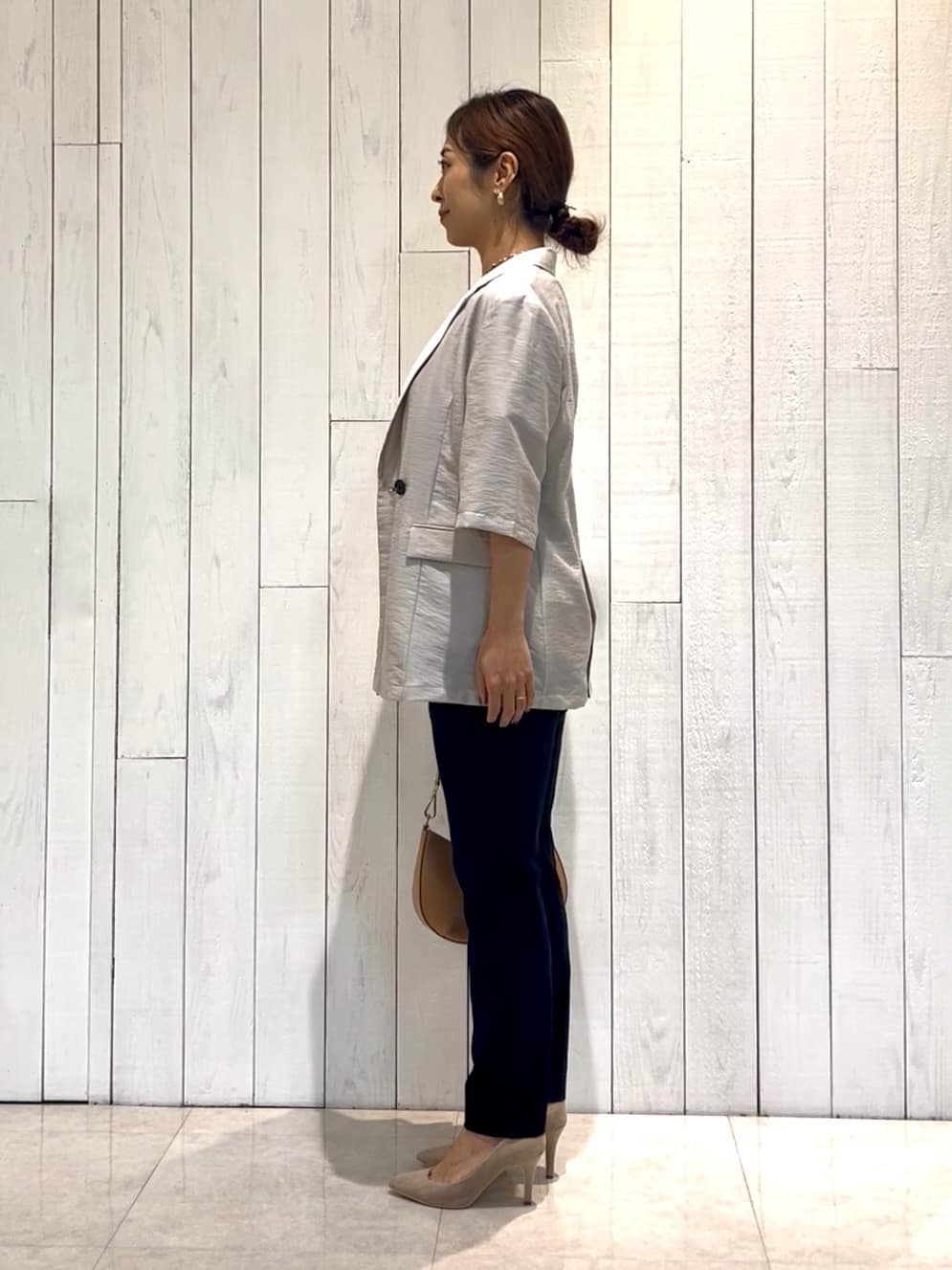 𝑹𝑶𝑴𝑰さんの「INDIVI｜【インナーとしても活躍！】シンプルTシャツ」を使ったコーディネート