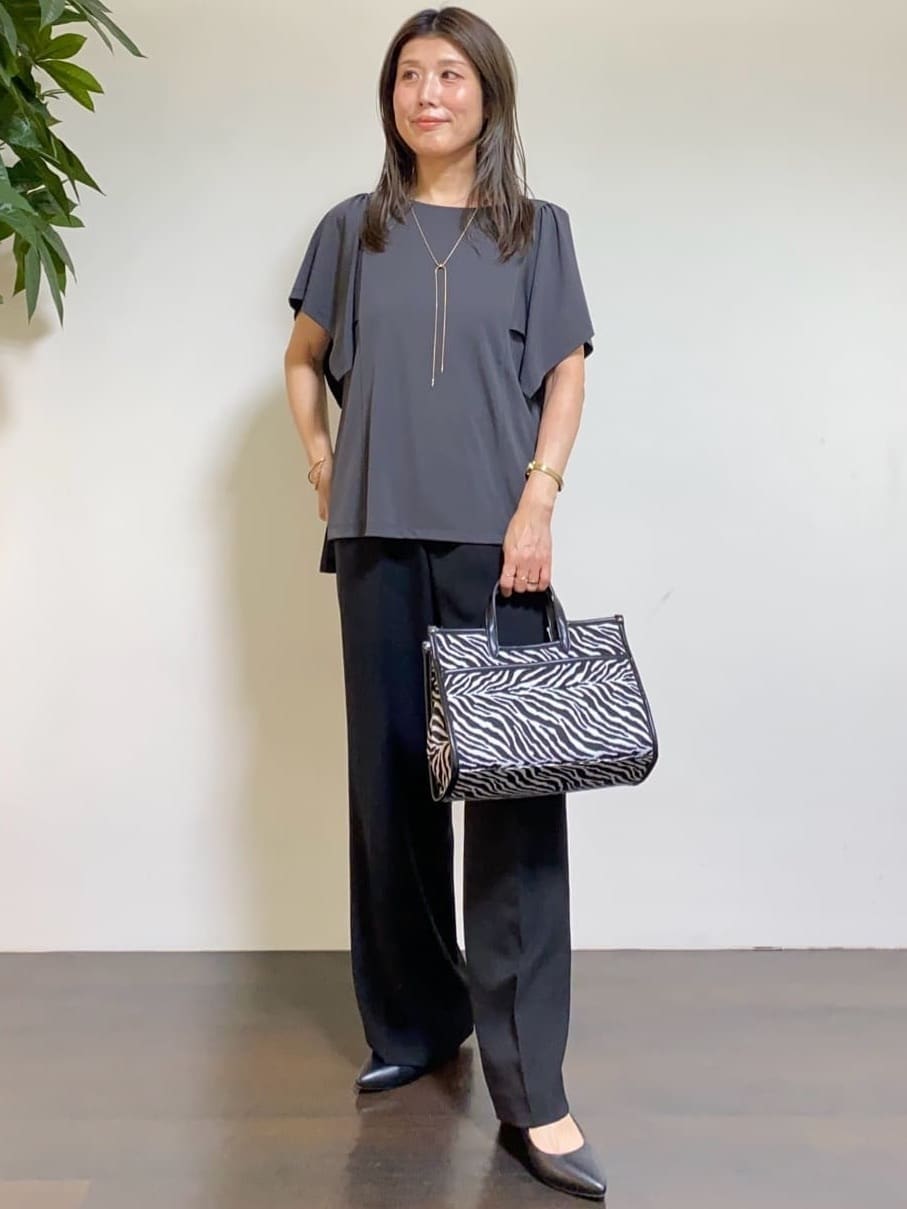 tomoさんの「UNTITLED｜【接触冷感/UVカット/ウエストゴム】センタープレスツイルパンツ」を使ったコーディネート