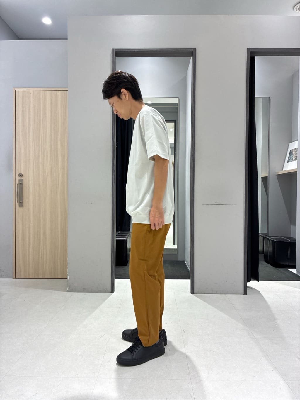 わいずみさんの「TAKEO KIKUCHI｜【抗菌防臭/シーズンレス】シアサッカーギンガムチェック ストレッチシャツ」を使ったコーディネート