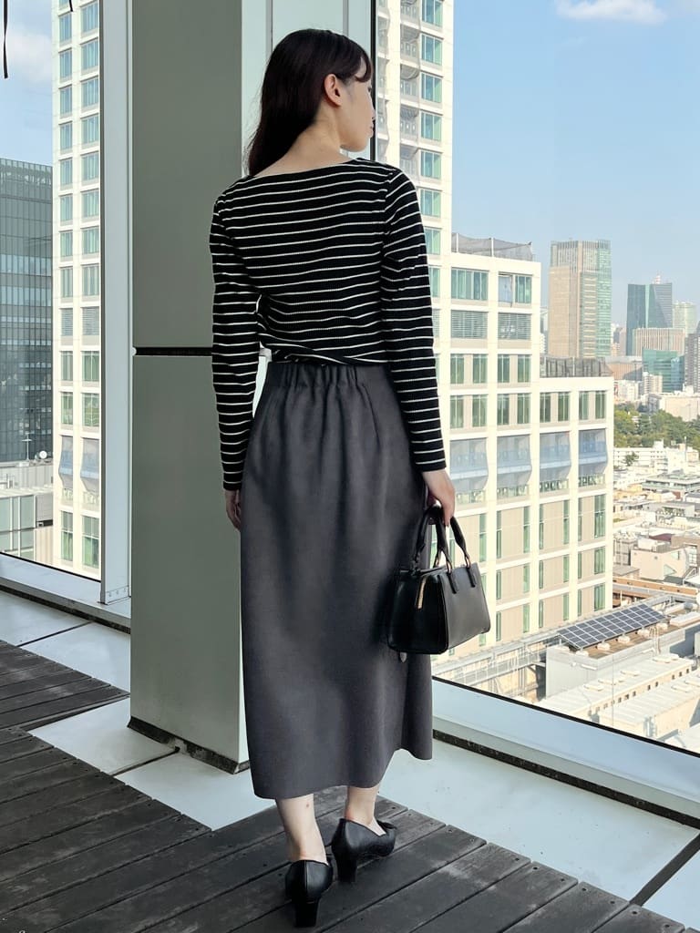 はばさんの「Couture brooch｜【洗える・ストレッチ・通勤】スエード調ダンボールIラインスカート」を使ったコーディネート