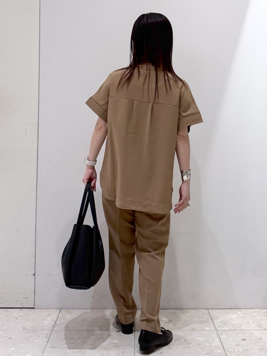 mameさんの「OPAQUE.CLIP｜《5色展開／SS-LLサイズ》スキッパー金ボタンブラウス／セットアップ対応【防シワ／ストレッチ／洗濯」を使ったコーディネート