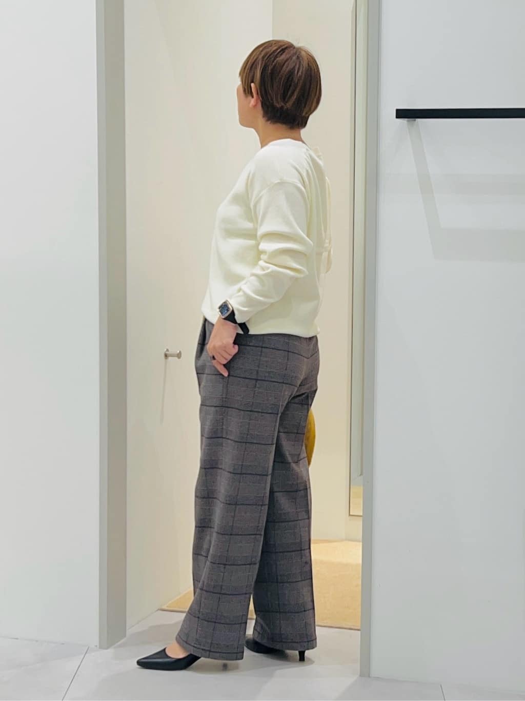 タナさんの「THE SHOP TK｜【すっきりシルエットが叶う】大人のためのVネックニット/毛玉になりにくい/静電気防止/洗濯機OK」を使ったコーディネート