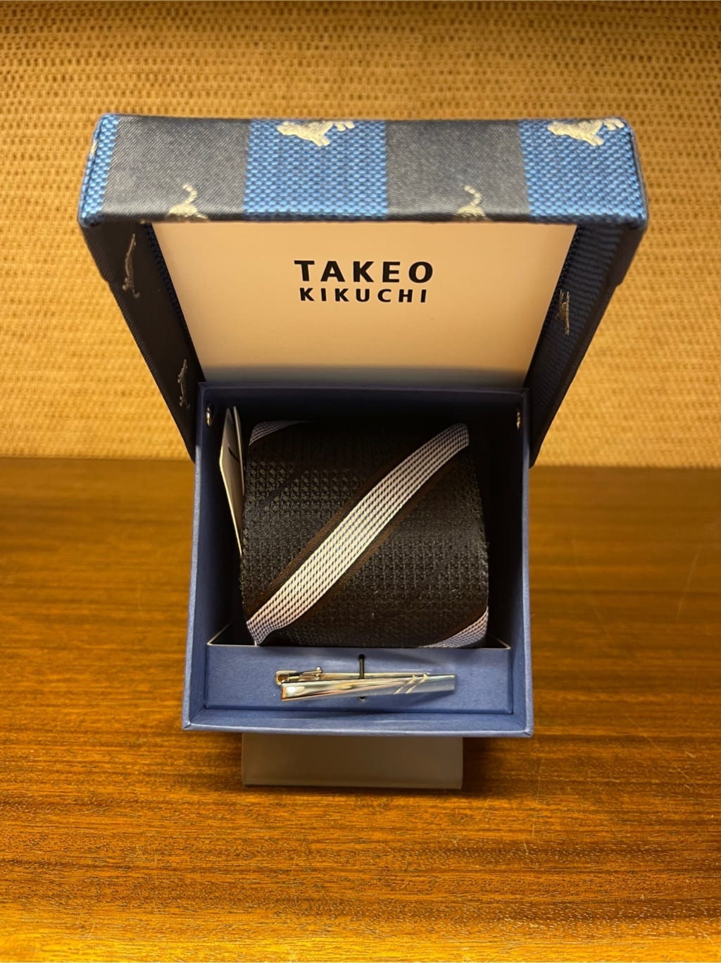 iwさんの「TAKEO KIKUCHI｜猫チェンジタイ タイバーBOX」を使ったコーディネート