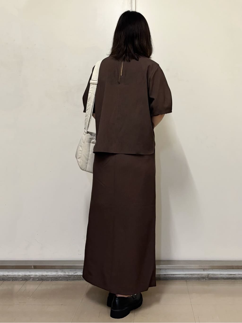 やまさんの「OPAQUE.CLIP｜ラメストライプタックスリーブブラウス／セットアップ可【洗濯機洗い可／防シワ／吸水速乾】」を使ったコーディネート