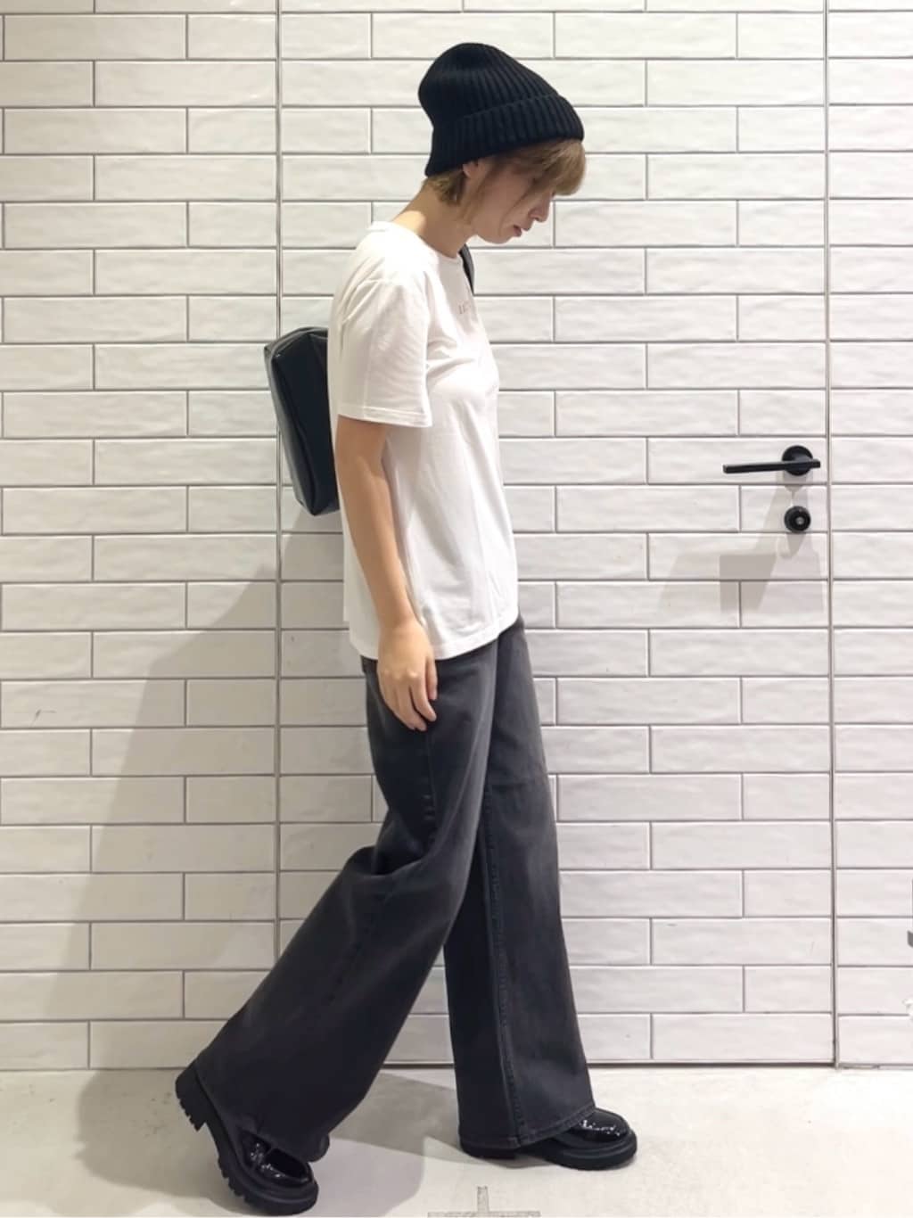しおりさんの「OPAQUE.CLIP｜メタリック刺繍ロゴTシャツ【接触冷感／洗濯機洗い可】」を使ったコーディネート