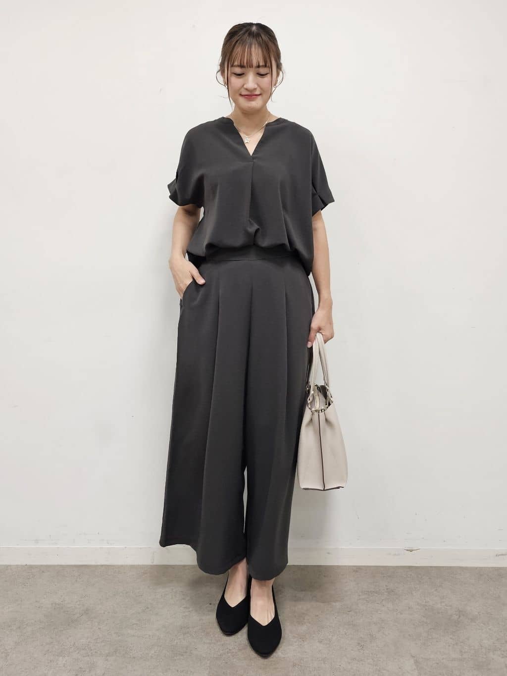 ゆゆさんの「SHOO･LA･RUE｜【S-LL/セットアップ可/ひんやり】きちんと見えで上品 お袖タック スキッパーブラウス」を使ったコーディネート