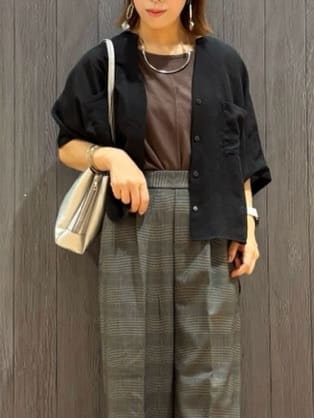 meiさんの「SHOO･LA･RUE｜◆程よいシアー感 ポケットドルマン5分袖シャツ」を使ったコーディネート