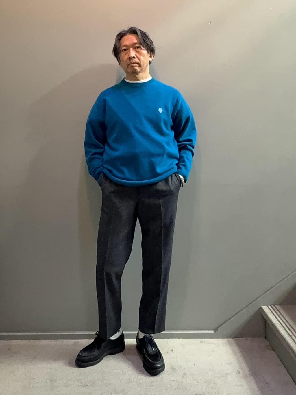 デザイナーTAKEman さんの「TAKEO KIKUCHI｜【Air Palette Knit】ワンポイント カラーニット プルオーバー」を使ったコーディネート