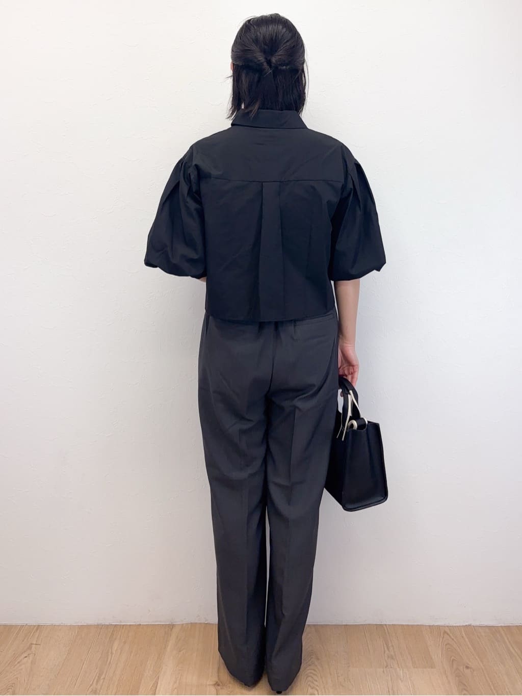 Takeさんの「OPAQUE.CLIP｜バルーンスリーブシャツ【洗濯機洗い可】」を使ったコーディネート