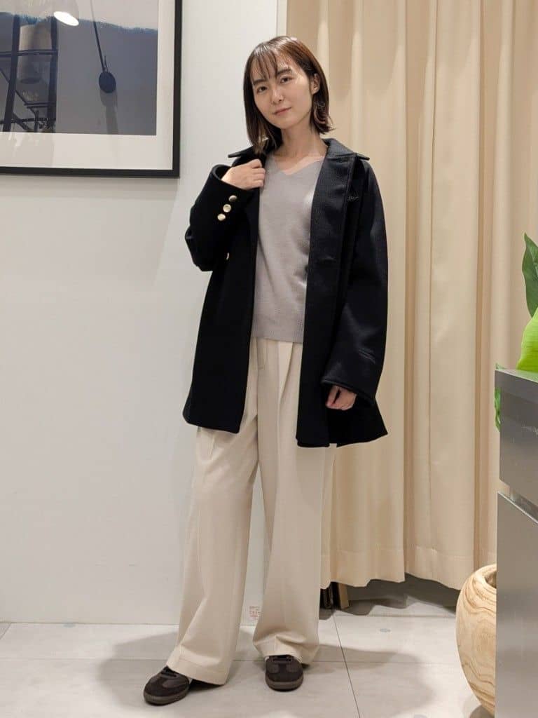 なめさんの「THE SHOP TK｜【すっきりシルエットが叶う】大人のためのVネックニット/毛玉になりにくい/静電気防止/洗濯機OK」を使ったコーディネート