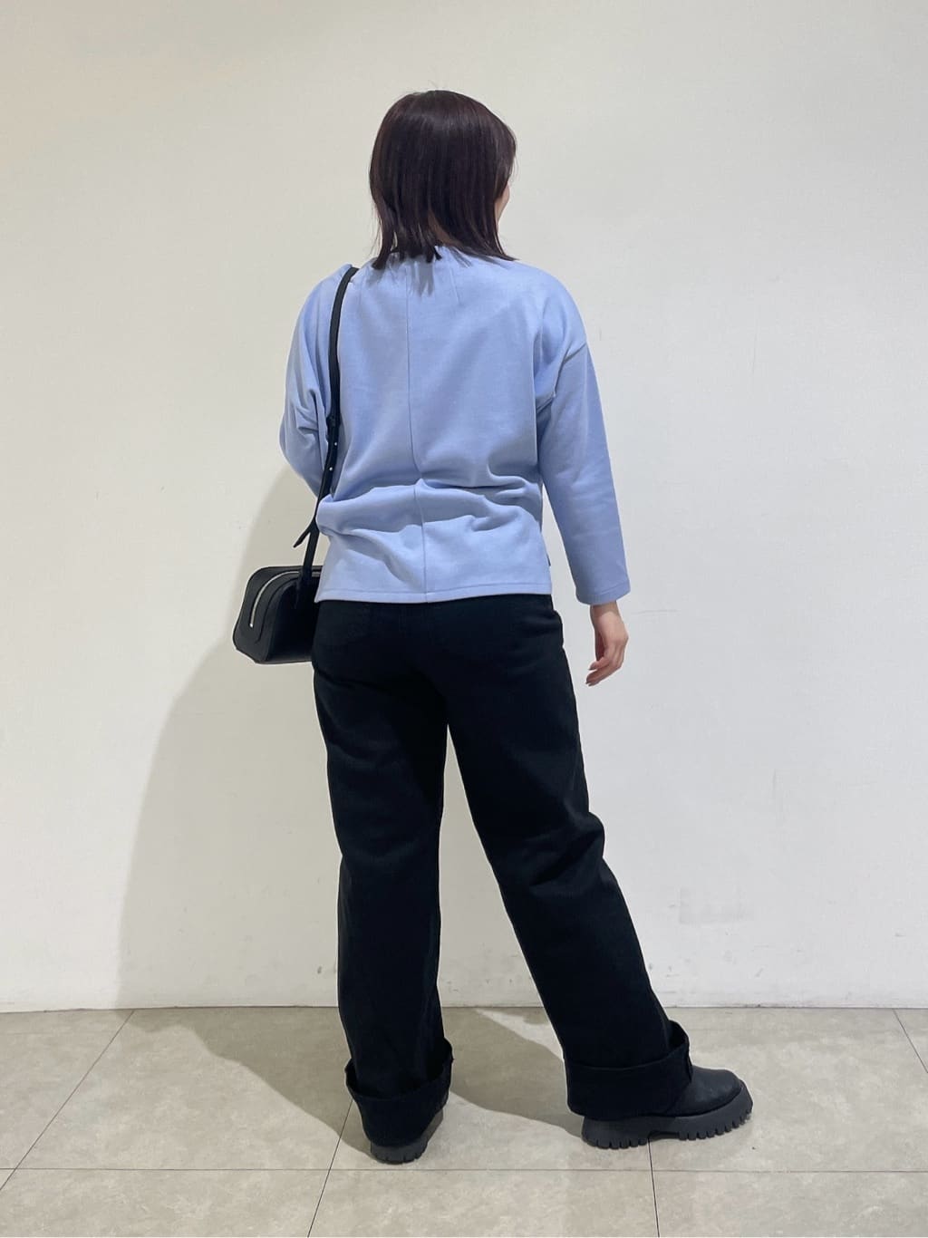 emikaさんの「INDIVI｜【褒められデニム】ワイドストレート デニムパンツ」を使ったコーディネート