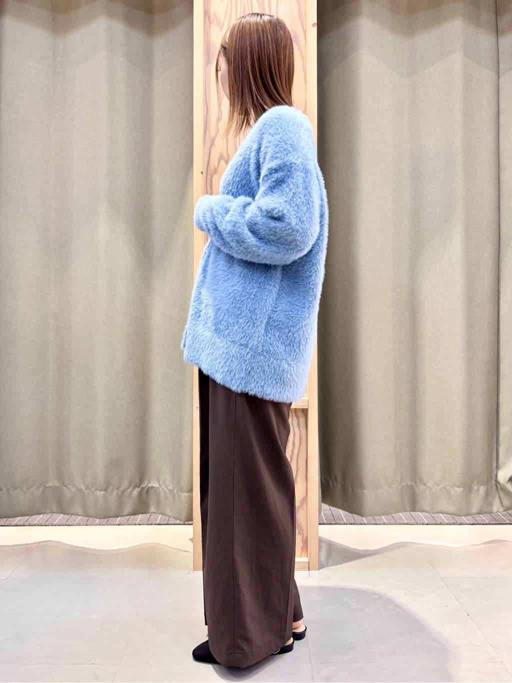 HaNeさんの「THE SHOP TK｜【ふわふわあったか】フェザーカーディガン」を使ったコーディネート