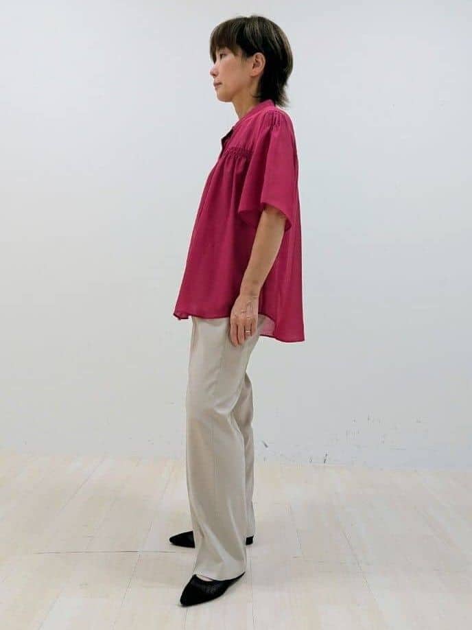 nishiさんの「Reflect｜【選べる5色◎／マシンウォッシュ可】シャーリングデザインブラウス」を使ったコーディネート