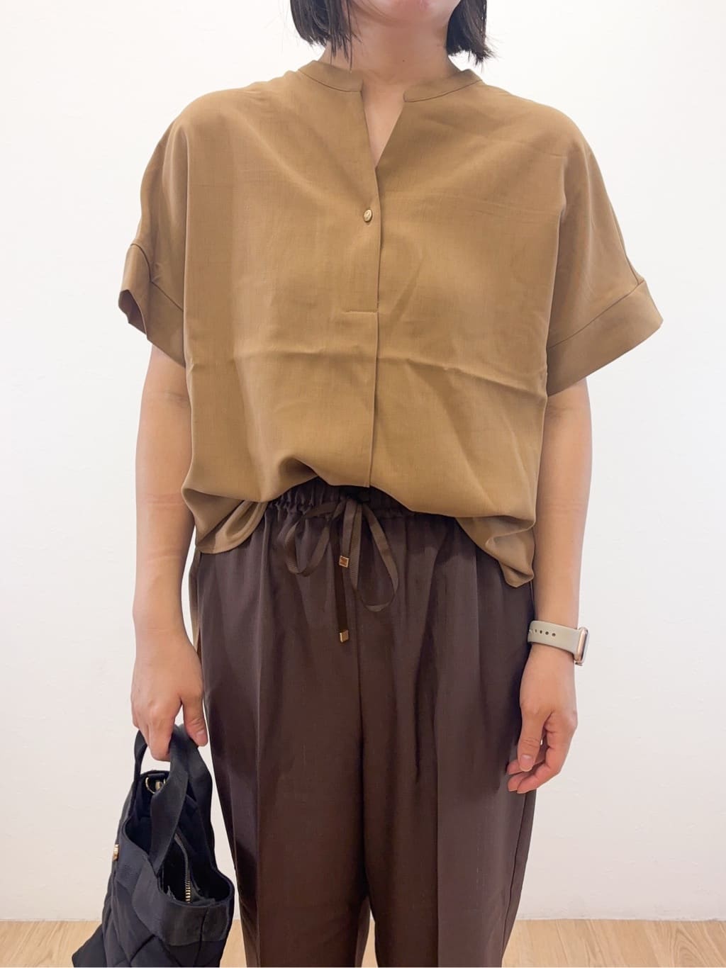 Takeさんの「OPAQUE.CLIP｜《5色展開／SS-LLサイズ》スキッパー金ボタンブラウス／セットアップ対応【防シワ／ストレッチ／洗濯」を使ったコーディネート