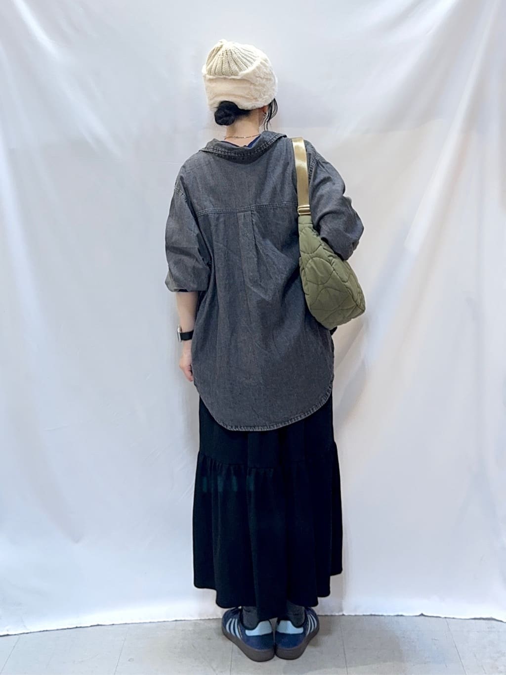 𝐇𝐢𝐫𝐨𝐦𝐢さんの「SHOO･LA･RUE｜【S-LL】こなれ感をプラスする BIGポケットデニムシャツ」を使ったコーディネート