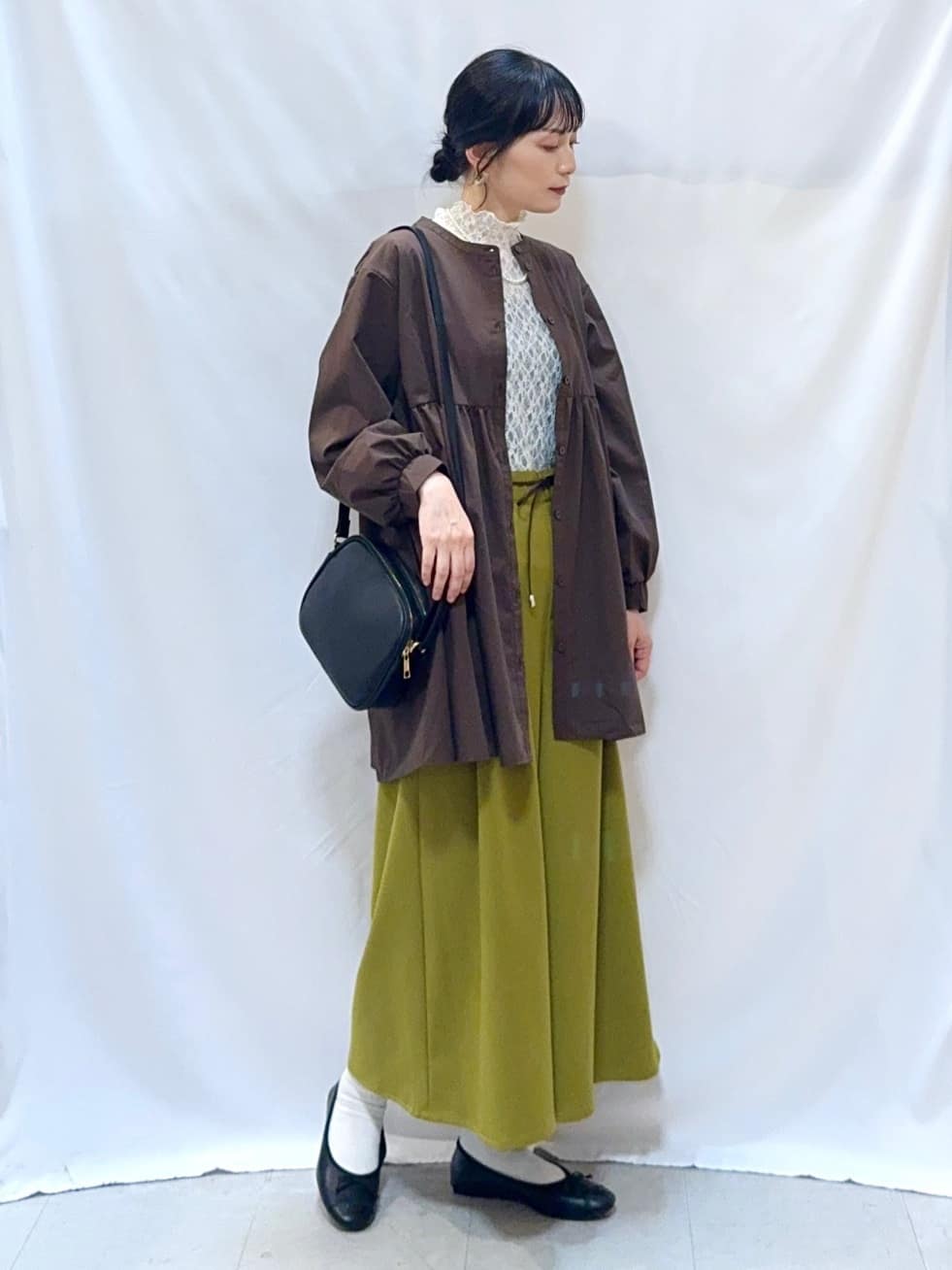 𝐇𝐢𝐫𝐨𝐦𝐢さんの「SHOO･LA･RUE｜【S-LL】上品なレースハイネックトップス」を使ったコーディネート
