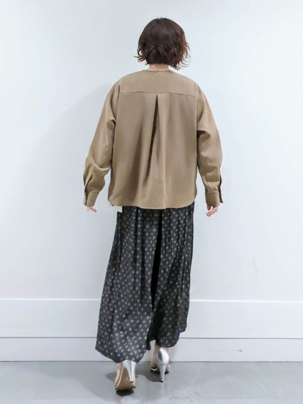 ミズタさんの「UNTITLED｜【秋も着られる/セットアップ可】リラククールシャツ」を使ったコーディネート