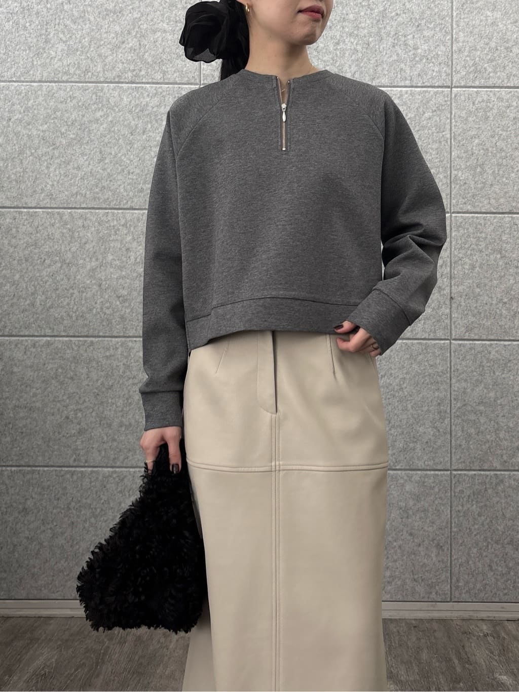 ひなさんの「INDIVI｜【セットアップ対応】シンセティックレザースカート」を使ったコーディネート