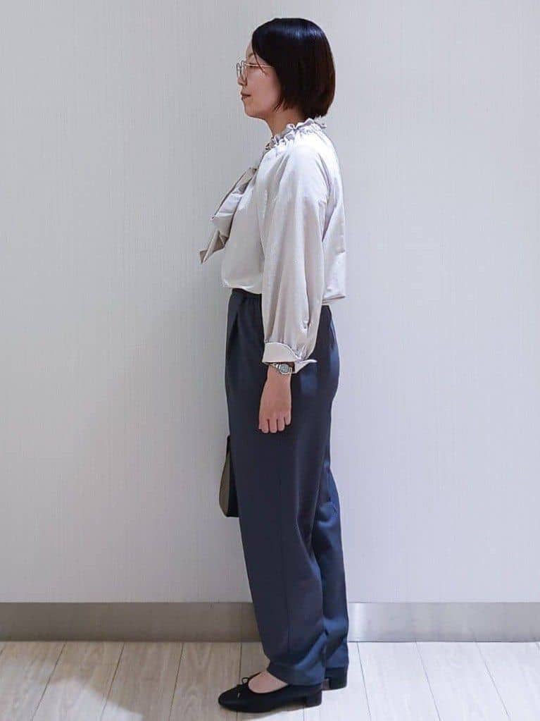 KaHoさんの「index｜ラメピンストライプイージーテーパードパンツ【洗濯機洗い可／ストレッチ】」を使ったコーディネート