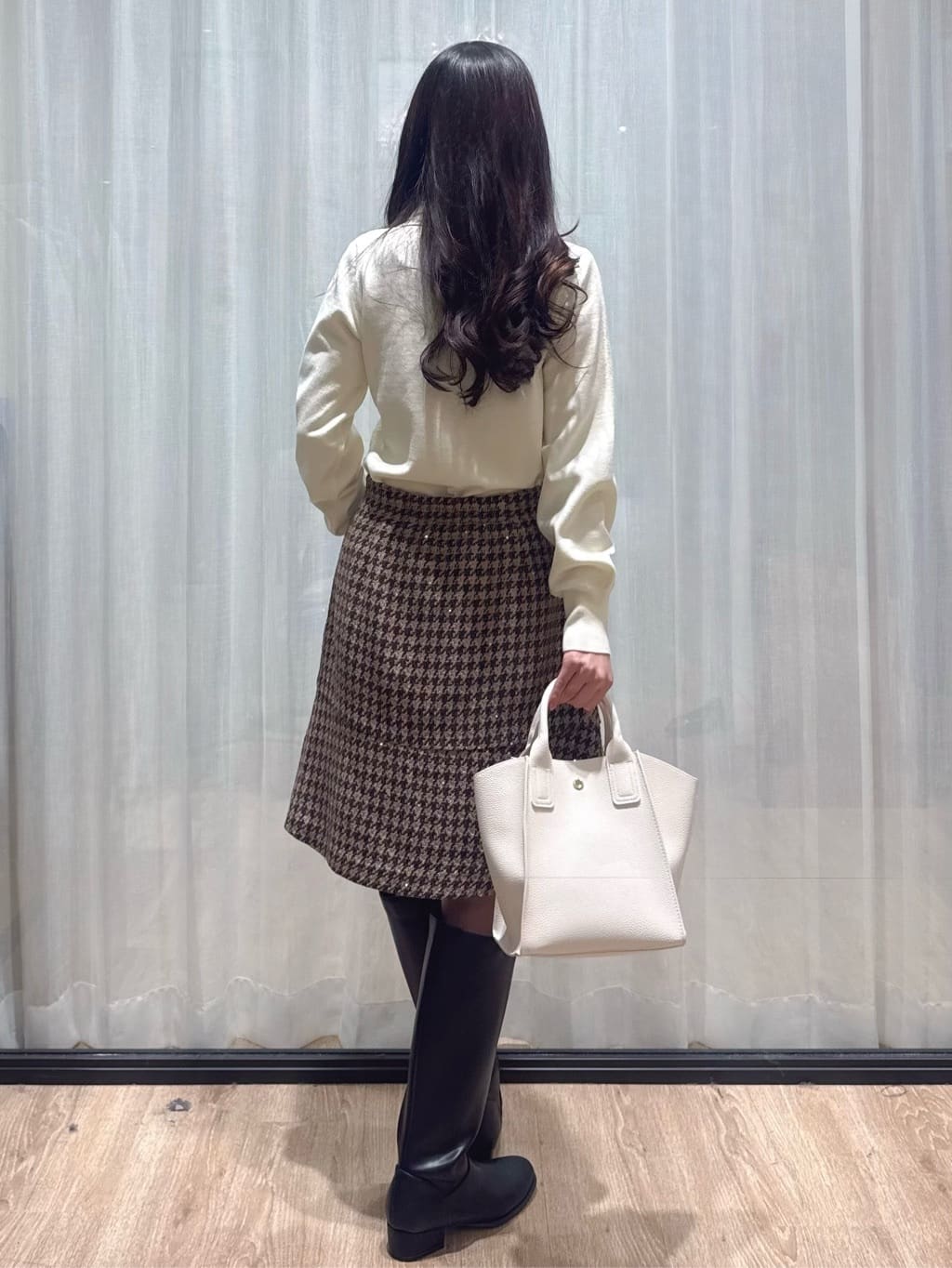 ぞうげさんの「OPAQUE.CLIP｜ラメスパンコール千鳥柄ペプラムミニスカート【洗濯機OK／イージーアイロン】」を使ったコーディネート