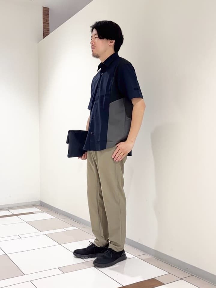 及川さんの「TAKEO KIKUCHI｜【COOL CITY WEAR】エアートール パンツ /接触冷感・通気性」を使ったコーディネート