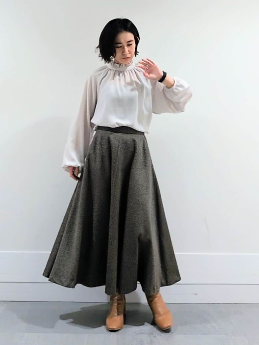 ミズタさんの「UNTITLED｜【エレガント/お仕事着にも】スタンドフリルネック ブラウス」を使ったコーディネート