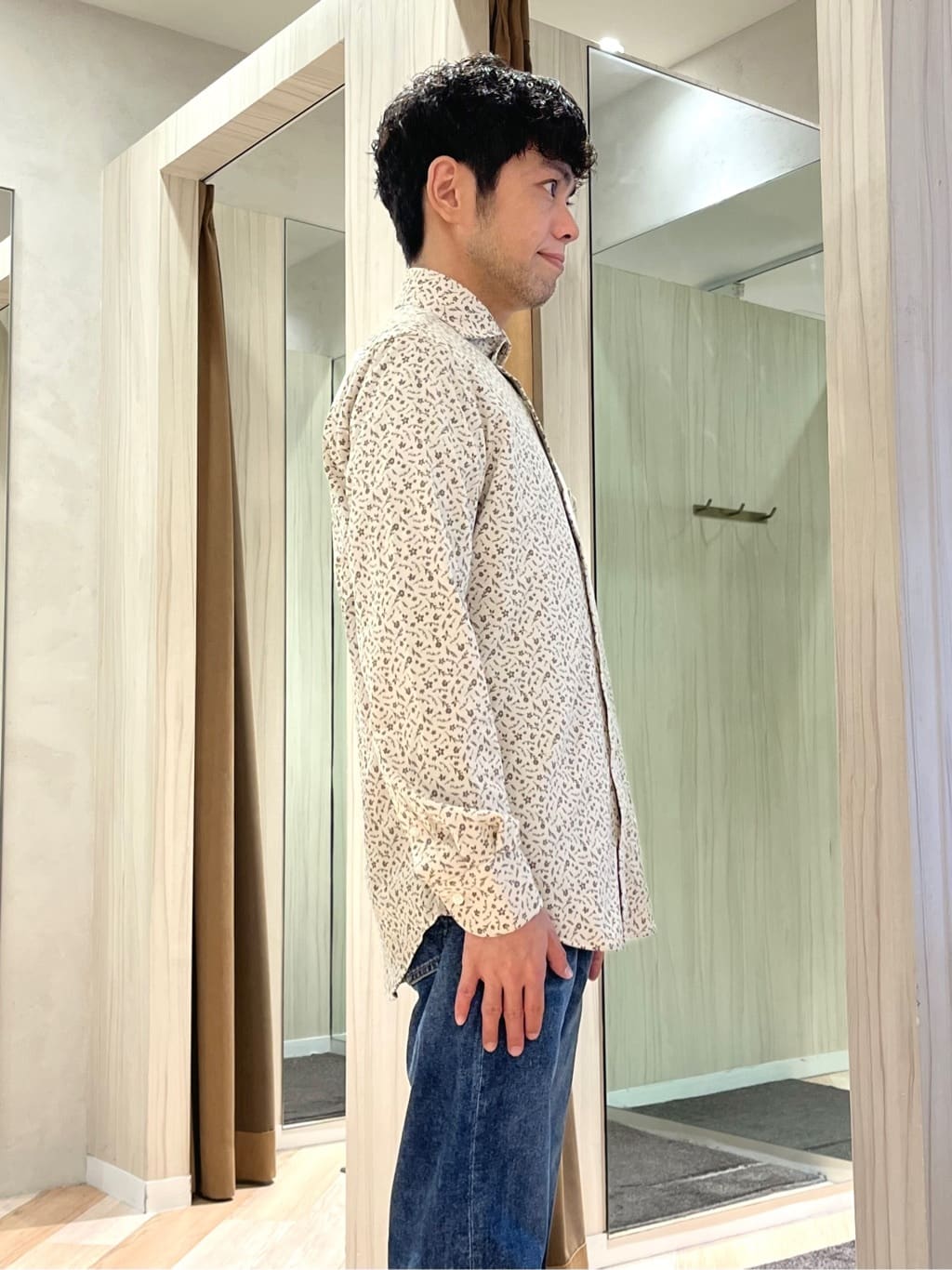 URAさんの「TAKEO KIKUCHI｜アンチピリング ジップアップ ニット」を使ったコーディネート