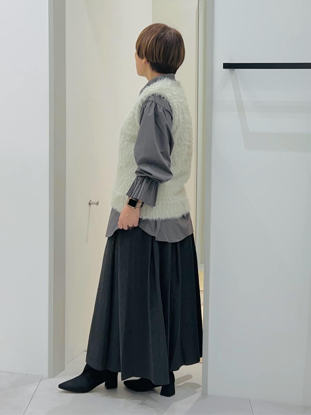 タナさんの「THE SHOP TK｜ふわふわフェザーベスト/洗える」を使ったコーディネート