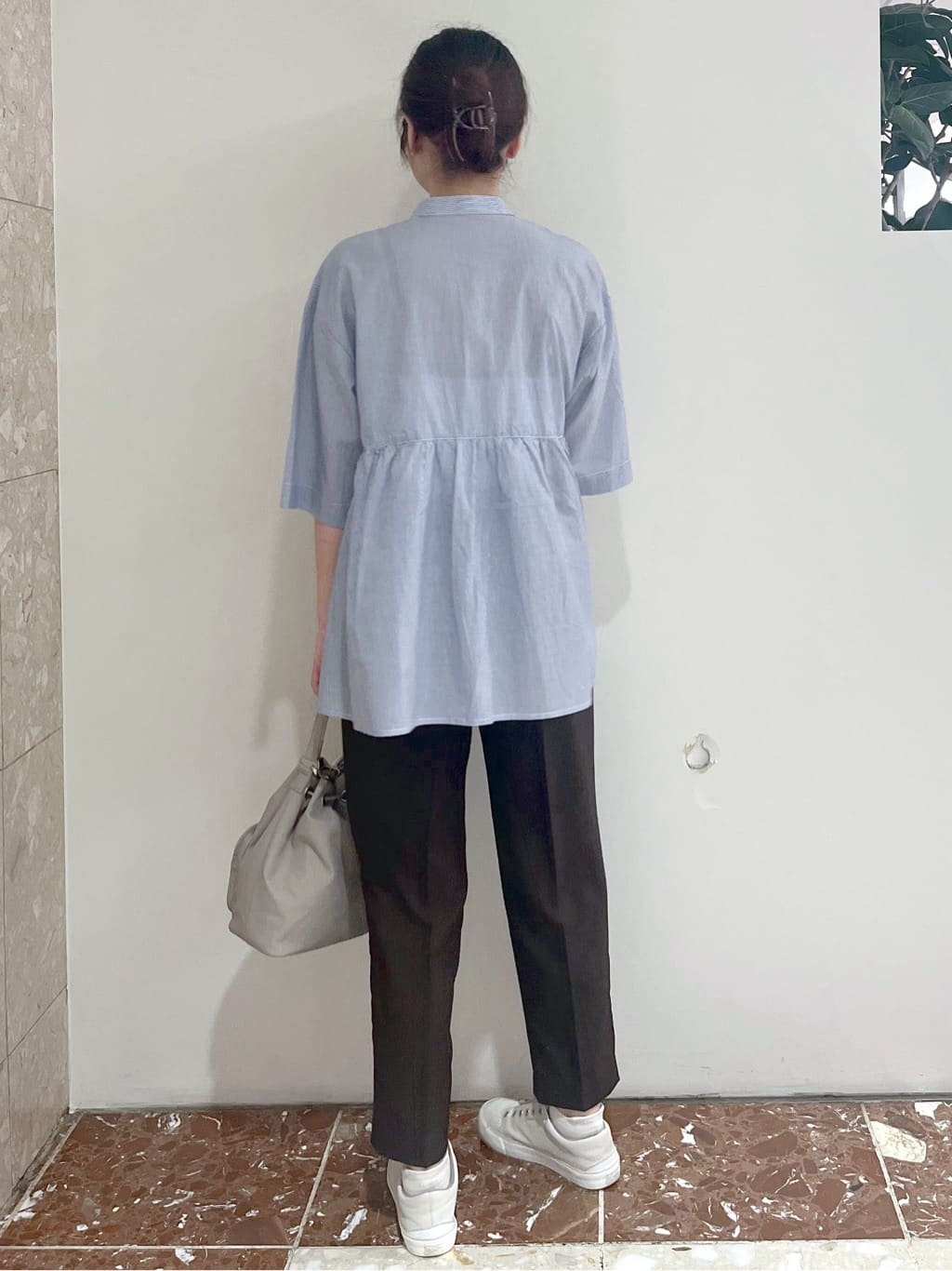 Makinoさんの「Dessin｜【洗える／体型カバー】バンドカラーペプラムブラウス」を使ったコーディネート