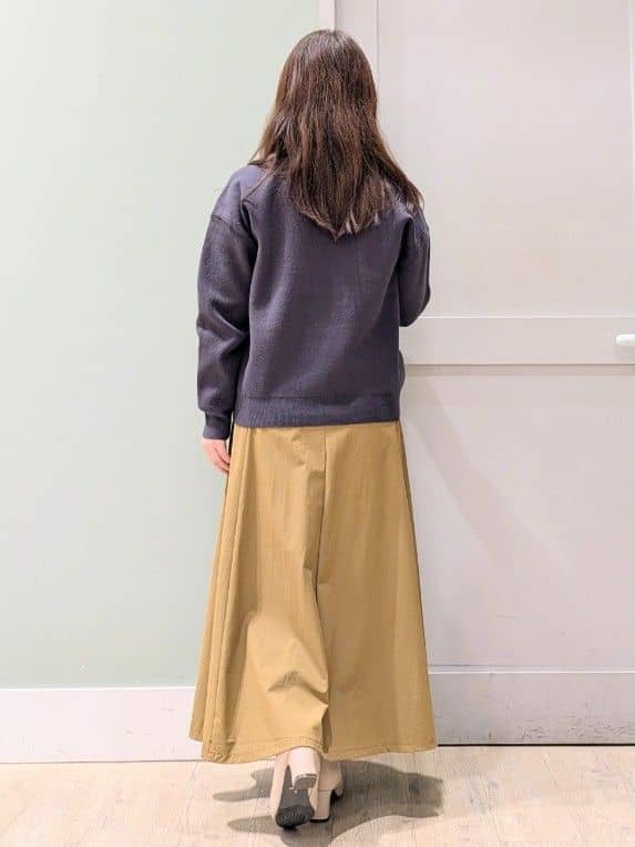 チグ♪さんの「grove｜カレッジロゴキーネックニット」を使ったコーディネート